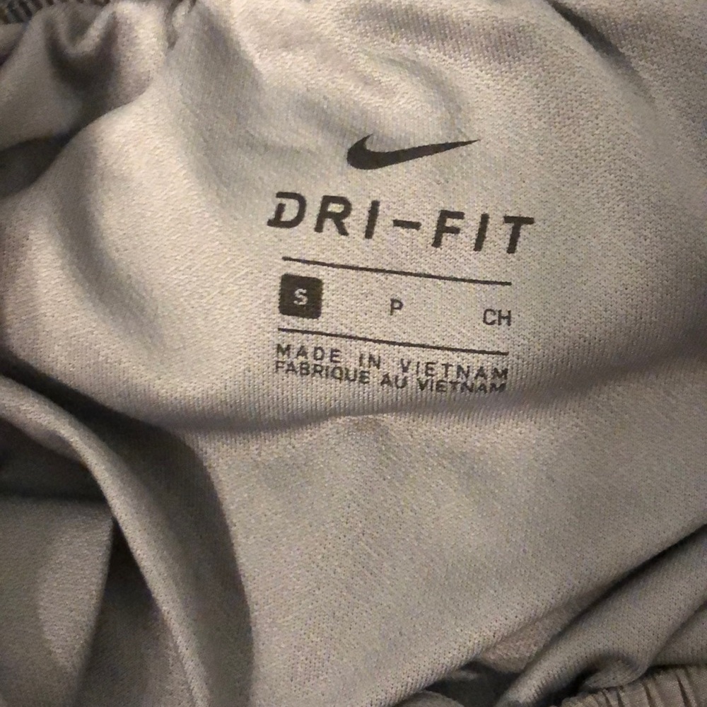 Grey Nike shorts - Picture 3 of 4